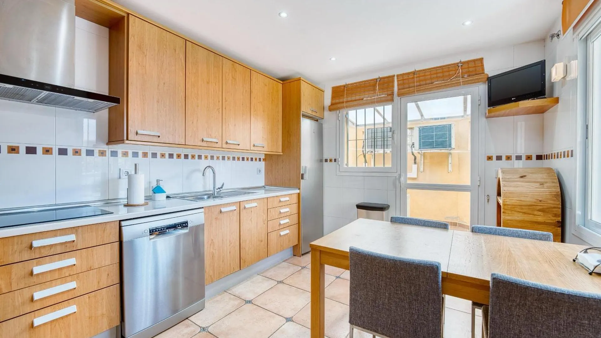 Villa 3068 Luxury Family Townhouse In Elviria, Marbella Ferienhaus