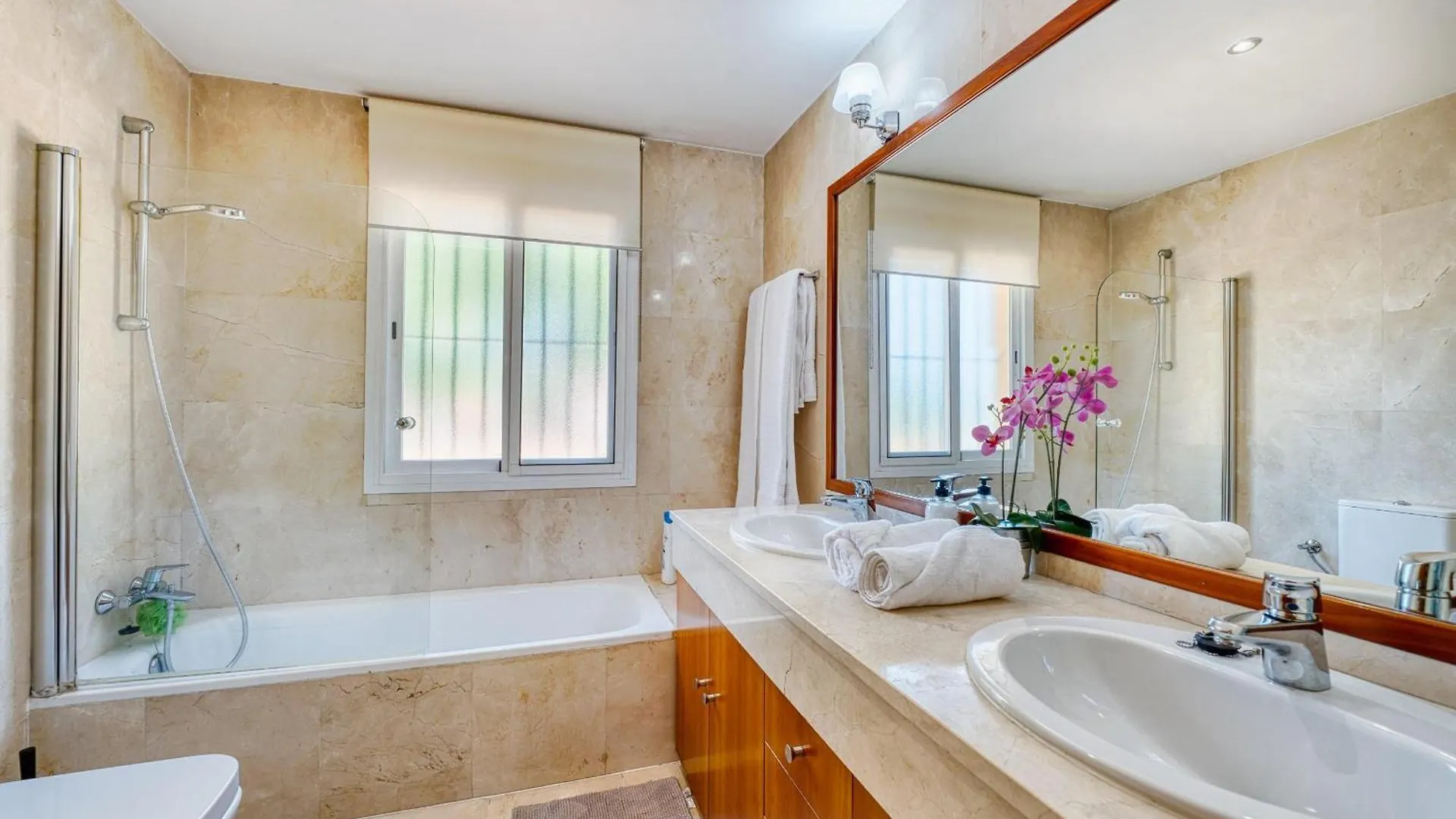 بيت للعطل فيلا 3068 Luxury Family Townhouse In Elviria, ماربيا