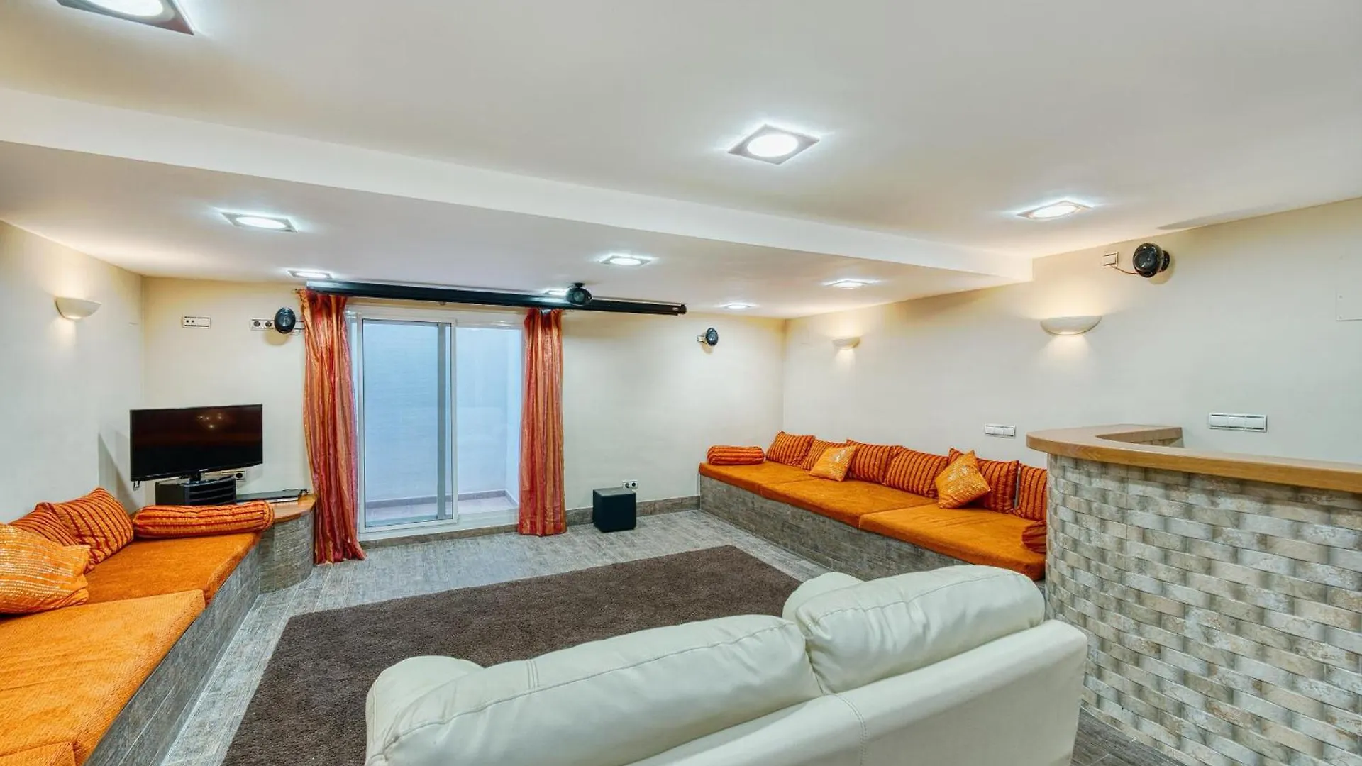 بيت للعطل فيلا 3068 Luxury Family Townhouse In Elviria, ماربيا إسبانيا