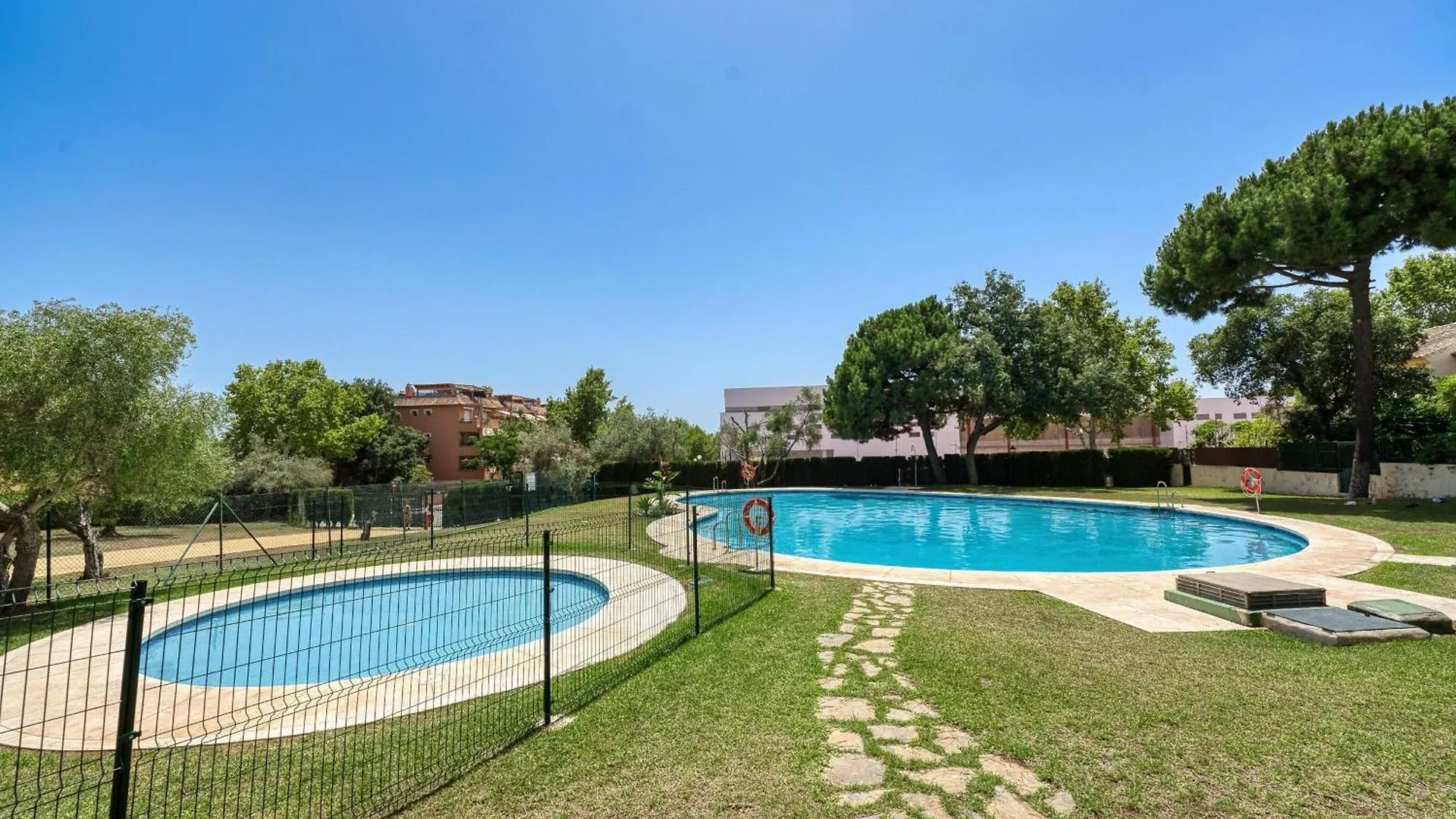 بيت للعطل فيلا 3068 Luxury Family Townhouse In Elviria, ماربيا إسبانيا